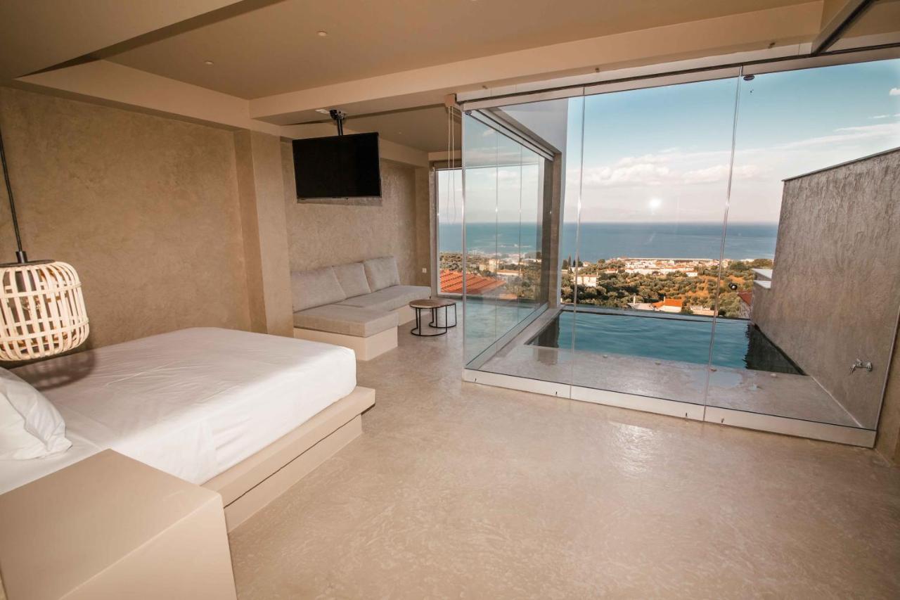 Mani Luxury Suites And Studios In Gytheio With Private Pools Buitenkant foto