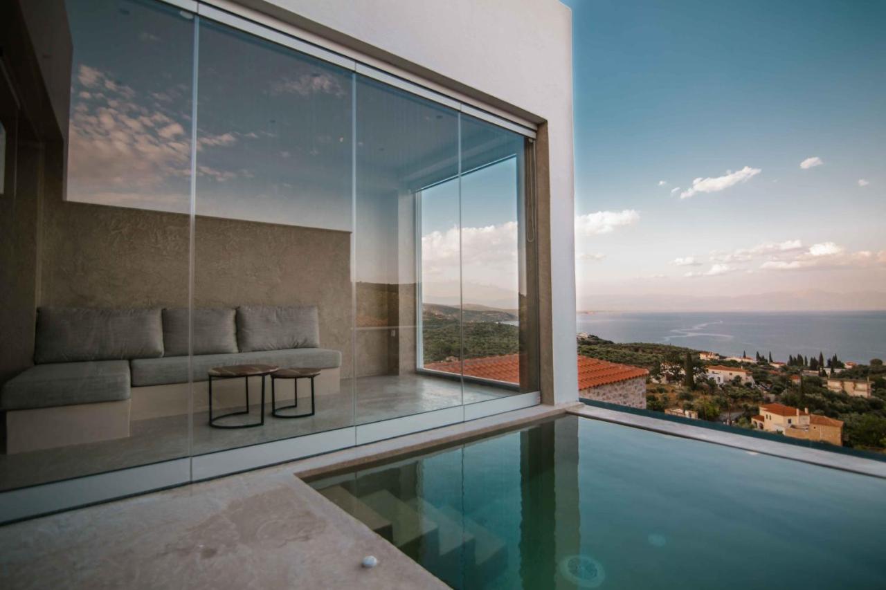 Mani Luxury Suites And Studios In Gytheio With Private Pools Buitenkant foto