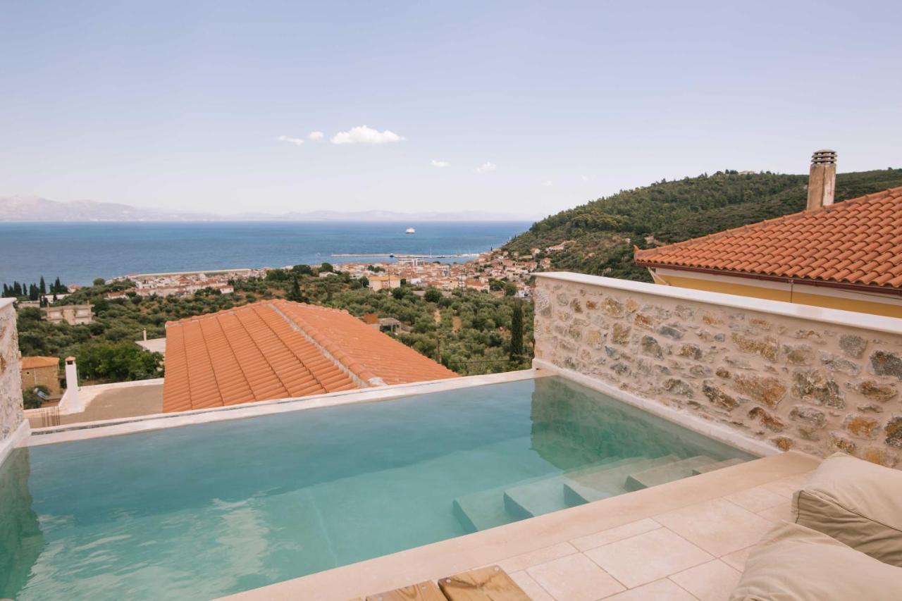 Mani Luxury Suites And Studios In Gytheio With Private Pools Buitenkant foto