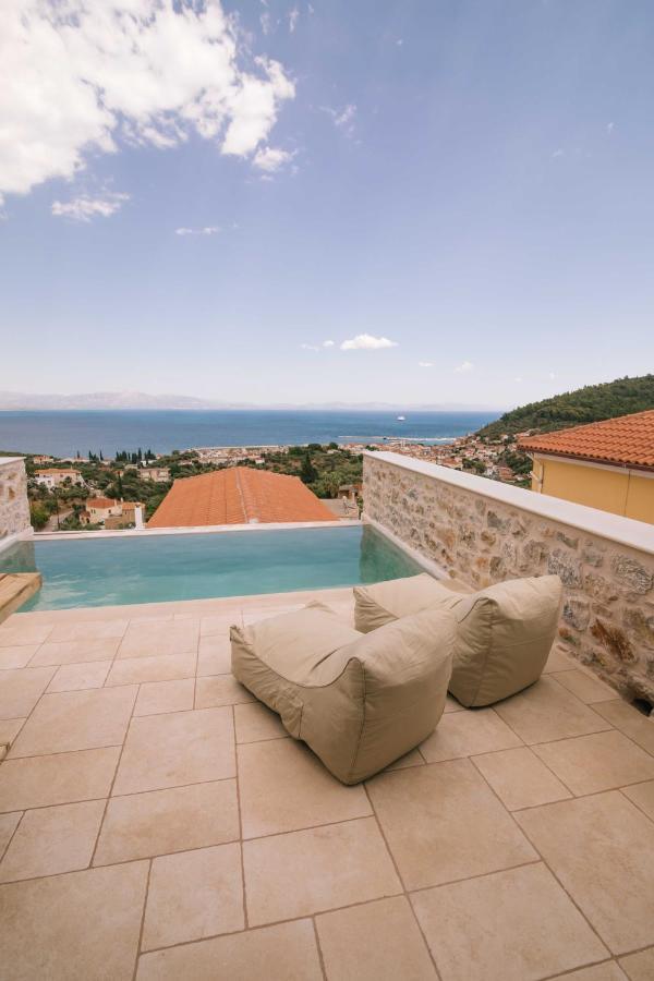 Mani Luxury Suites And Studios In Gytheio With Private Pools Buitenkant foto
