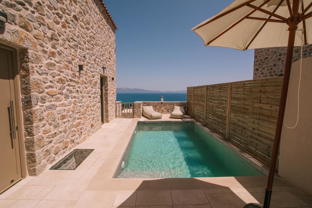 Mani Luxury Suites And Studios In Gytheio With Private Pools Buitenkant foto