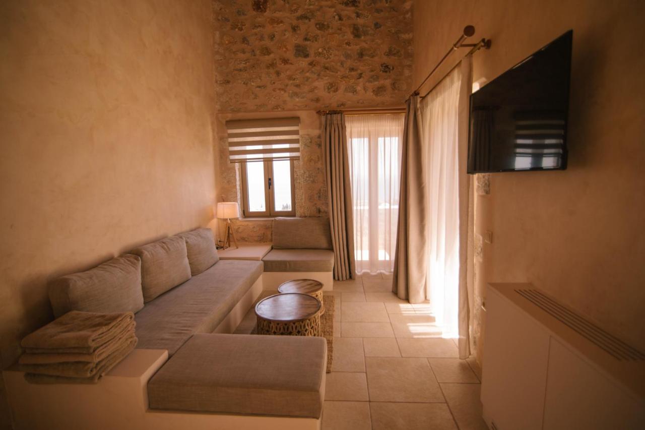 Mani Luxury Suites And Studios In Gytheio With Private Pools Buitenkant foto