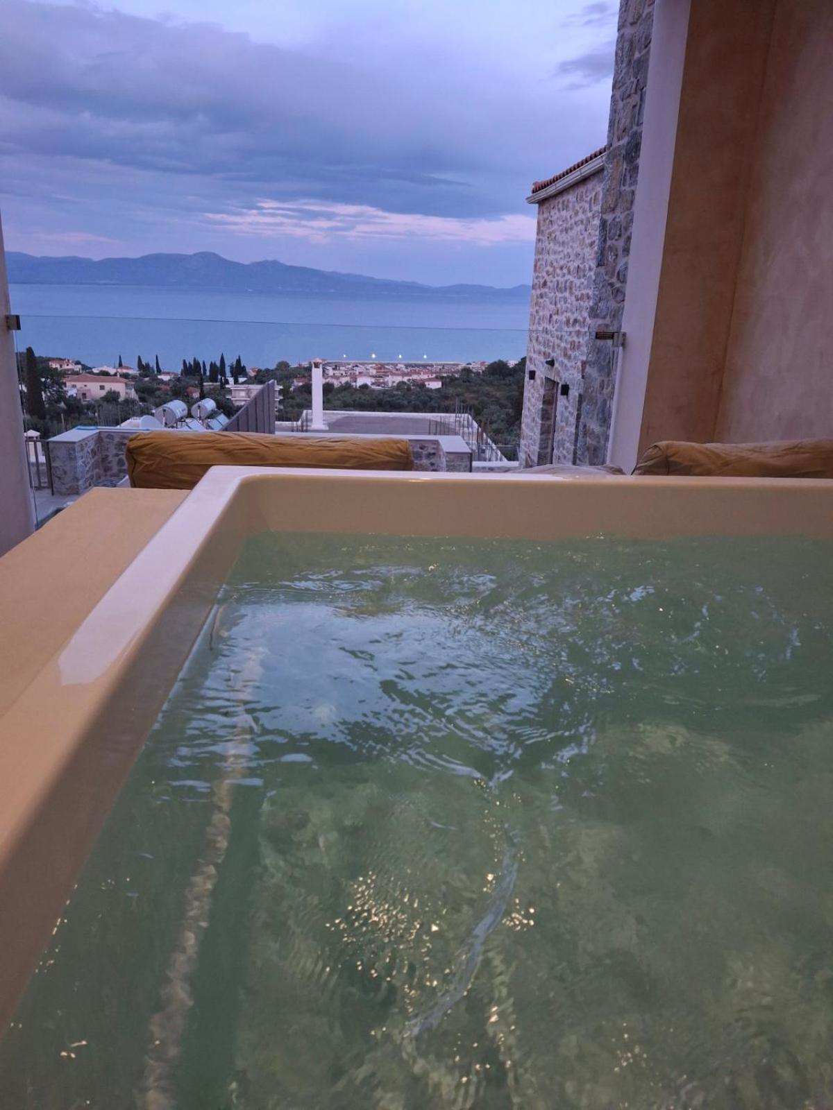 Mani Luxury Suites And Studios In Gytheio With Private Pools Buitenkant foto