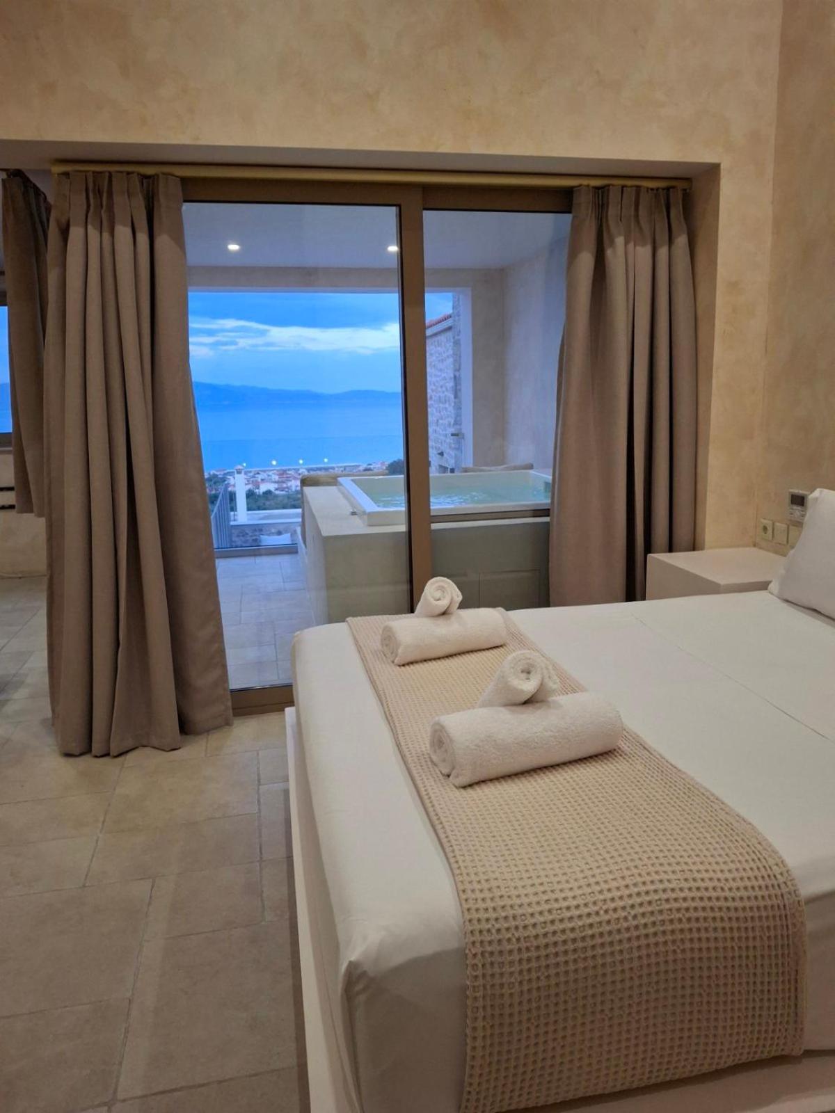 Mani Luxury Suites And Studios In Gytheio With Private Pools Buitenkant foto