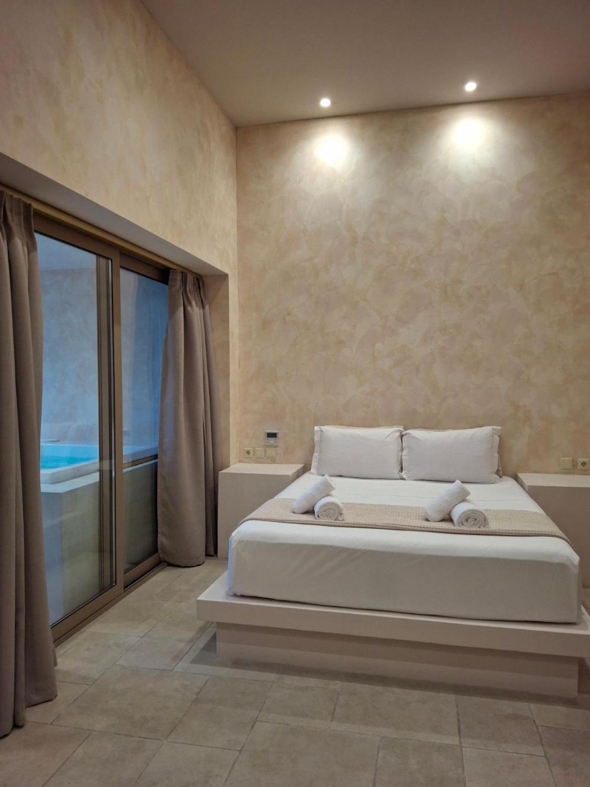 Mani Luxury Suites And Studios In Gytheio With Private Pools Buitenkant foto